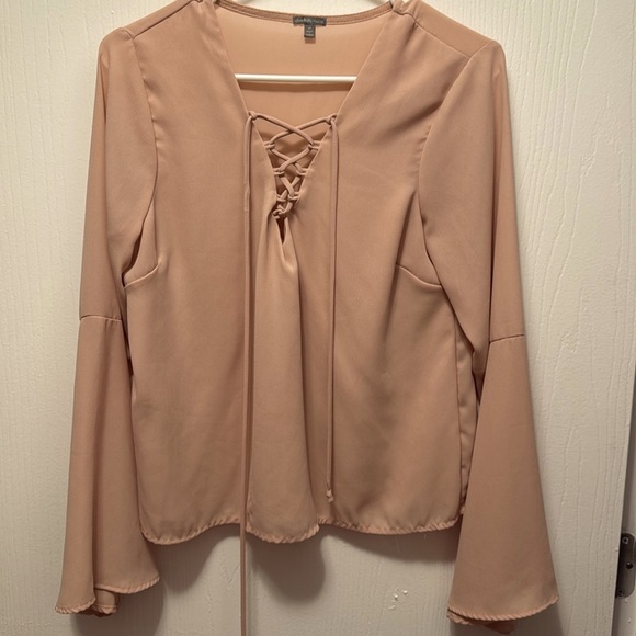 Charlotte Russe Blouse With Bell Sleeves Size Medium - Picture 1 of 2